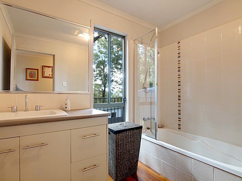 25 Harland Road, Mount Glorious QLD 4520