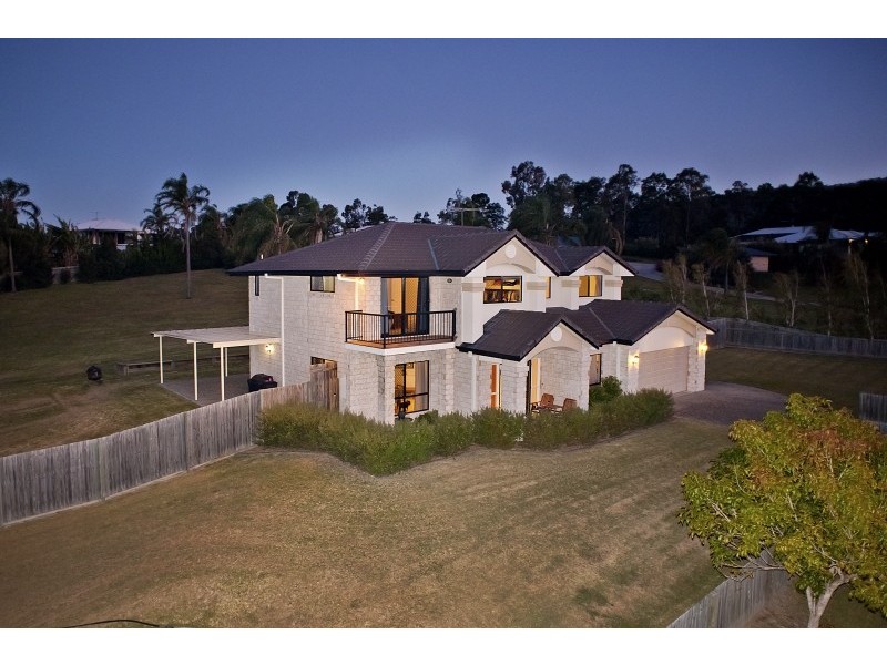 1 Hunting Pl, Samford QLD 4520