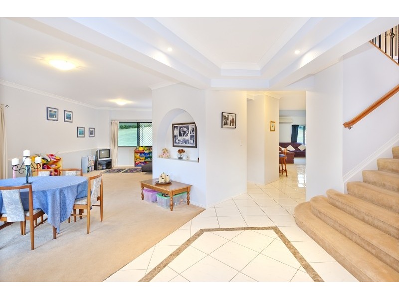 1 Hunting Pl, Samford QLD 4520