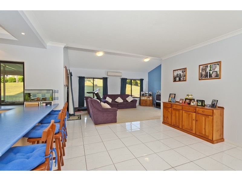 1 Hunting Pl, Samford QLD 4520