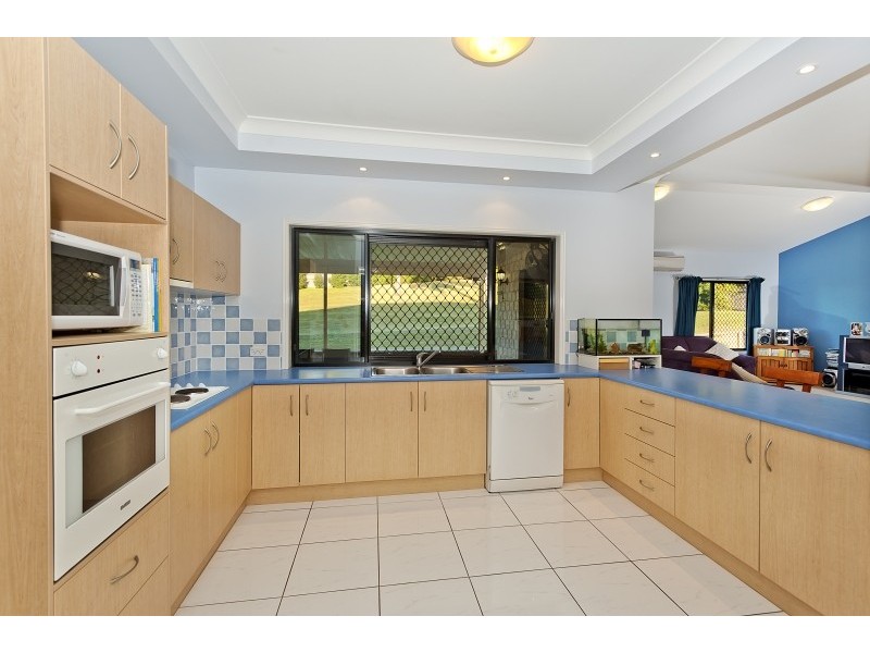 1 Hunting Pl, Samford QLD 4520