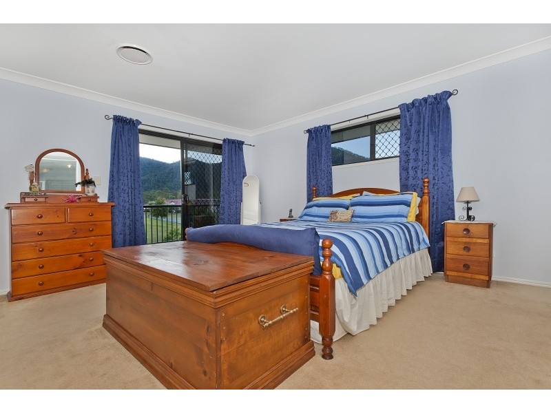 1 Hunting Pl, Samford QLD 4520