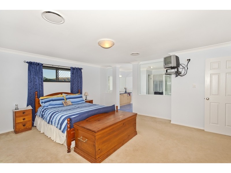 1 Hunting Pl, Samford QLD 4520