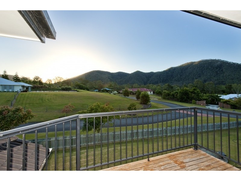 1 Hunting Pl, Samford QLD 4520