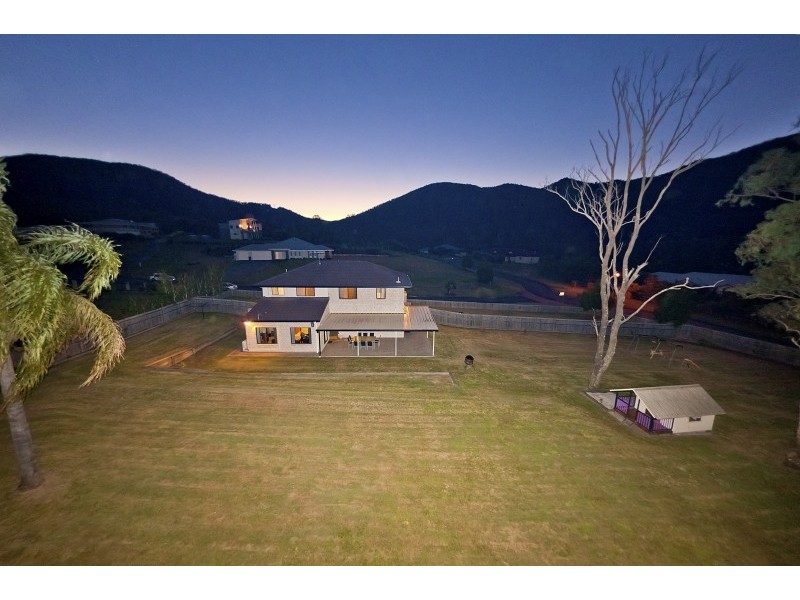 1 Hunting Pl, Samford QLD 4520