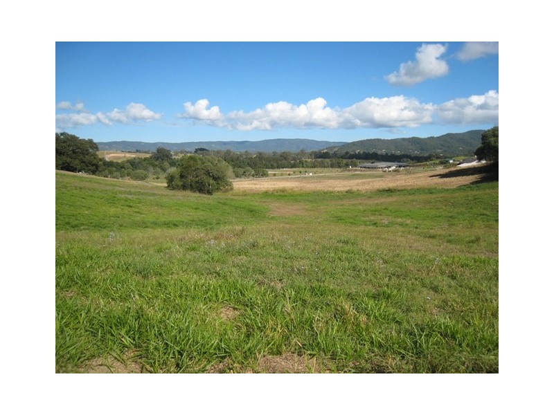 24 Oak River Road, Draper QLD 4520