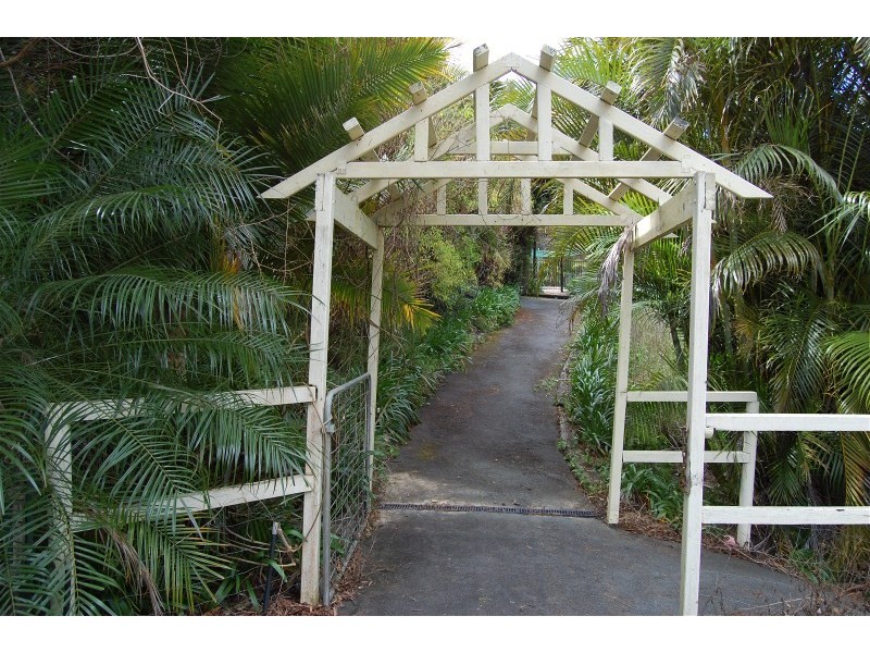 18 Woodglen Ct, Samford Valley QLD 4520