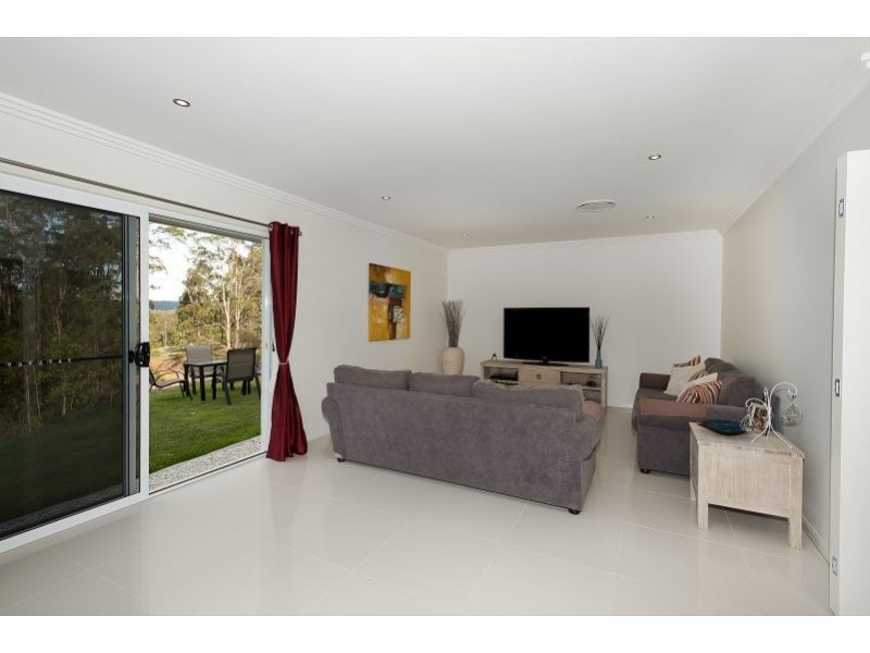 85 Glenhaven Cl, Cedar Creek QLD 4520