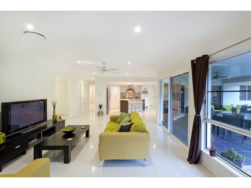 85 Glenhaven Cl, Cedar Creek QLD 4520