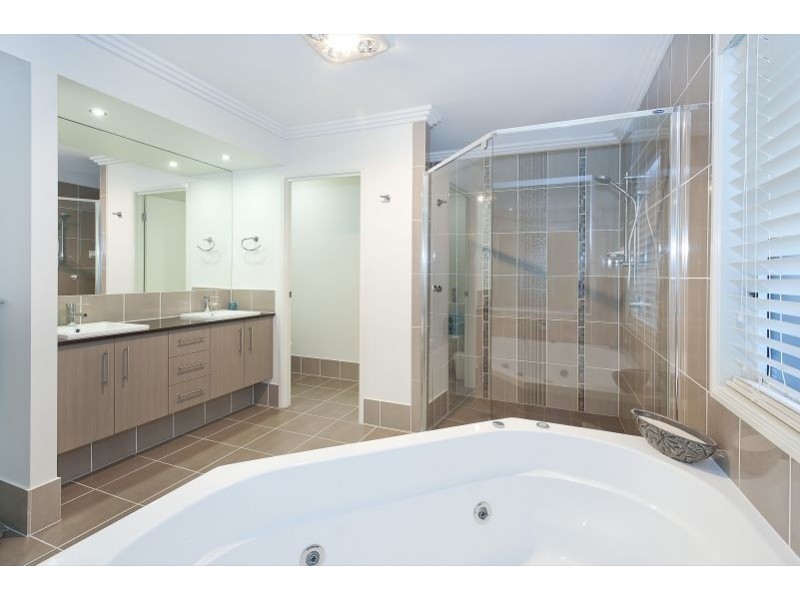 85 Glenhaven Cl, Cedar Creek QLD 4520