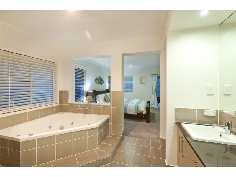 85 Glenhaven Cl, Cedar Creek QLD 4520