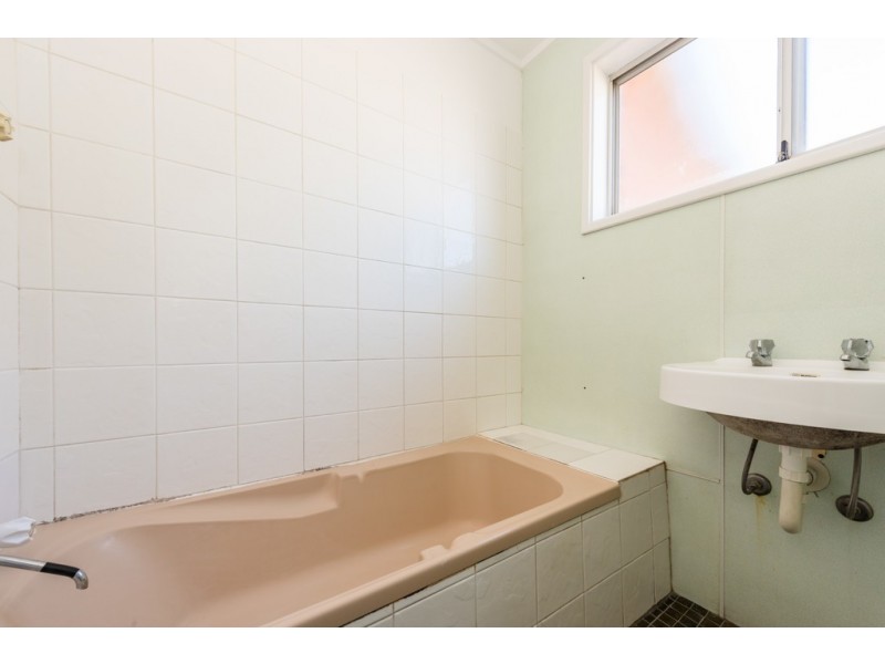 18 Adelaide Street, Waggrakine WA 6530