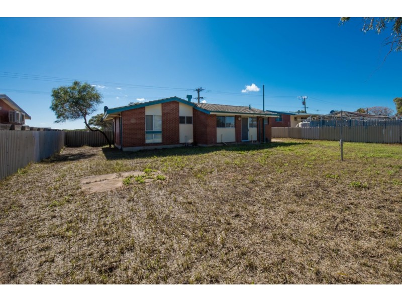 18 Adelaide Street, Waggrakine WA 6530