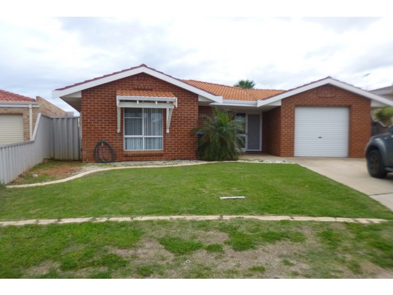 13 Mildwaters Place, Mount Tarcoola WA 6530