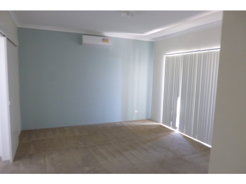 4 Derna Parade, Wandina WA 6530