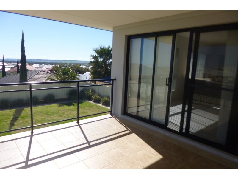 4 Derna Parade, Wandina WA 6530