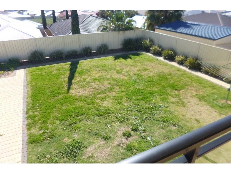 4 Derna Parade, Wandina WA 6530