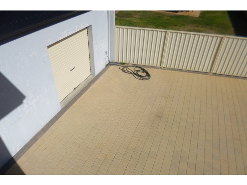 4 Derna Parade, Wandina WA 6530