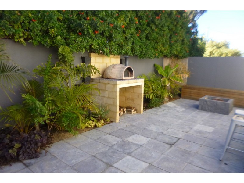 225 Sixth Street, Wonthella WA 6530