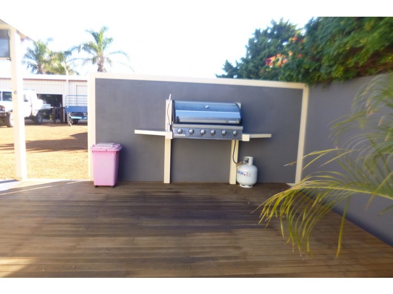 225 Sixth Street, Wonthella WA 6530