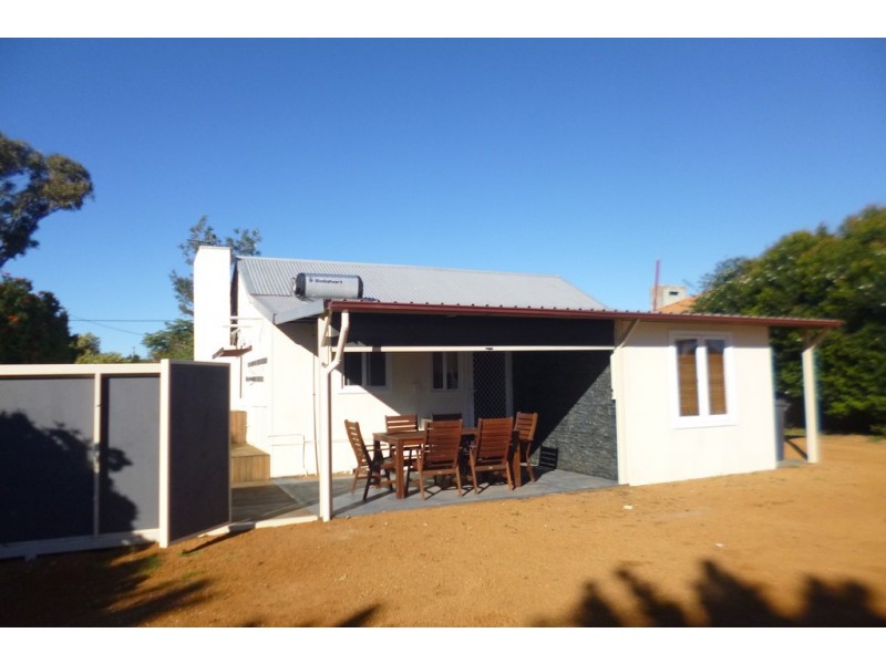 225 Sixth Street, Wonthella WA 6530