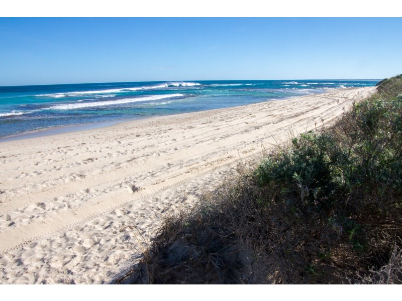 18 Topsail Street, Drummond Cove WA 6532