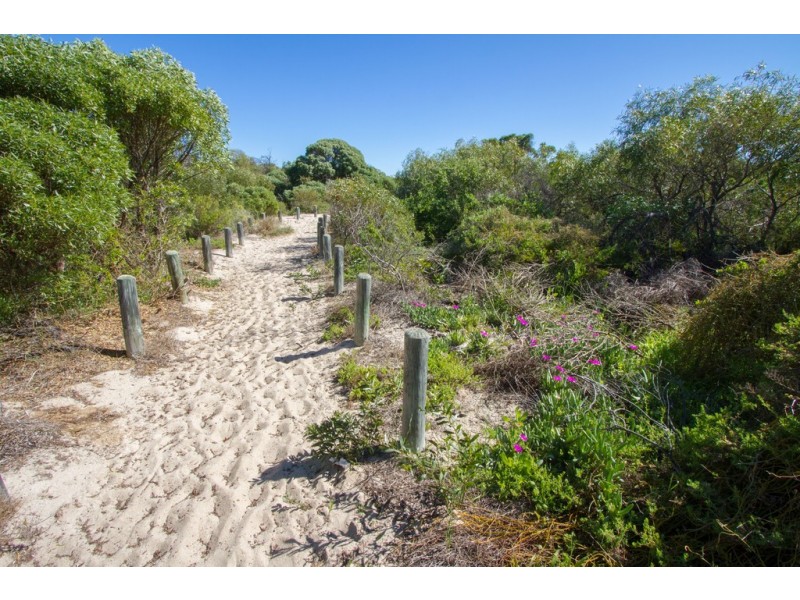 18 Topsail Street, Drummond Cove WA 6532