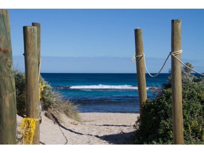 18 Topsail Street, Drummond Cove WA 6532