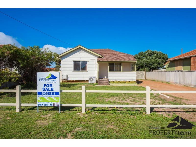 30 Whitfield Street, Beachlands WA 6530