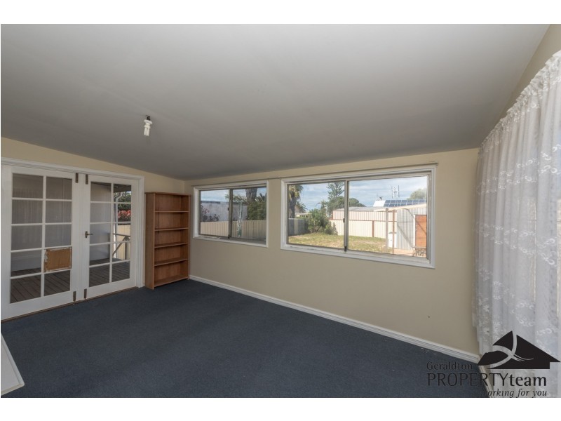 30 Whitfield Street, Beachlands WA 6530