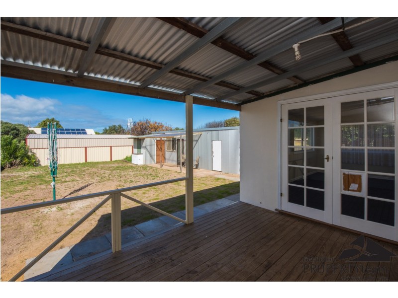 30 Whitfield Street, Beachlands WA 6530