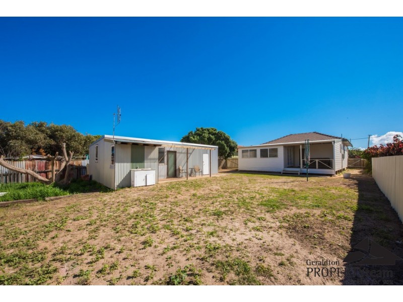 30 Whitfield Street, Beachlands WA 6530