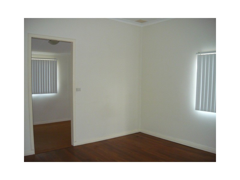 229 Fourth St, Wonthella WA 6530