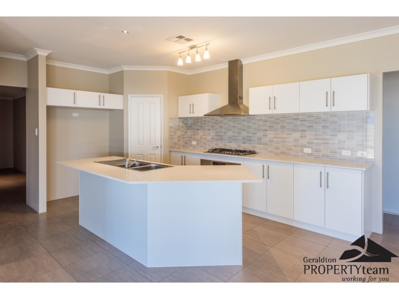 6 Tartan Place, Wandina WA 6530