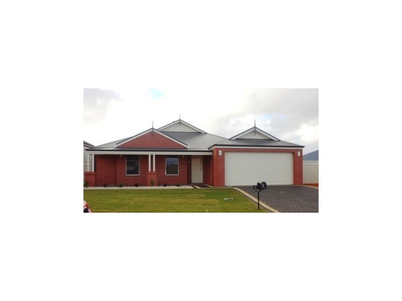 6 Tartan Place, Wandina WA 6530
