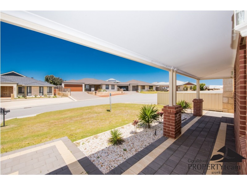 6 Tartan Place, Wandina WA 6530