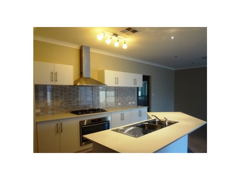 6 Tartan Place, Wandina WA 6530