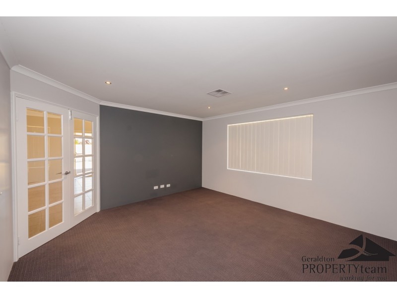 6 Tartan Place, Wandina WA 6530