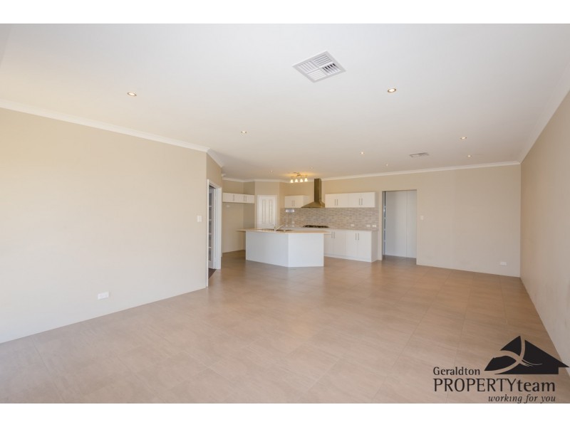 6 Tartan Place, Wandina WA 6530