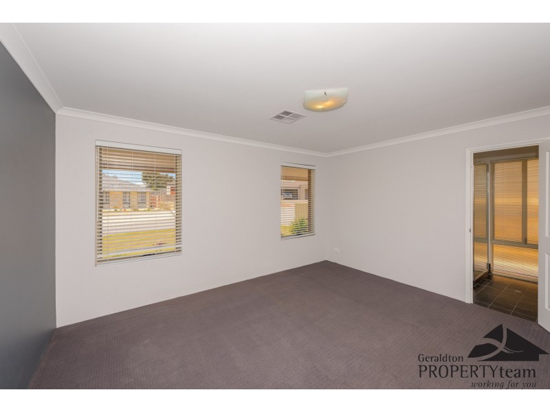 6 Tartan Place, Wandina WA 6530