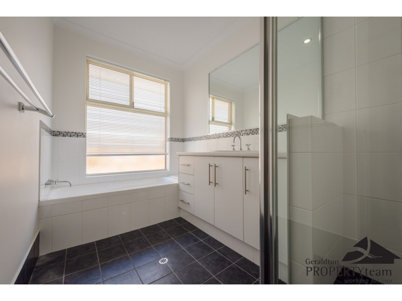 6 Tartan Place, Wandina WA 6530