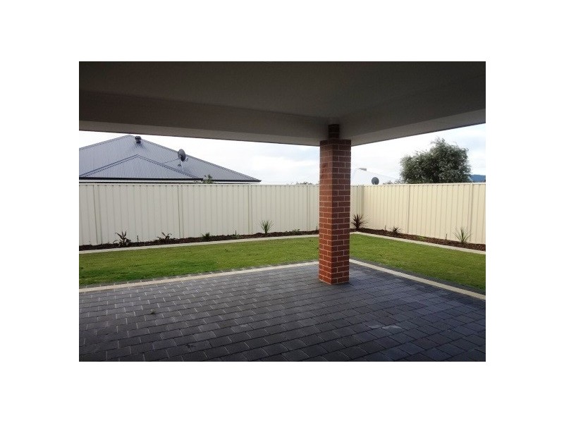 6 Tartan Place, Wandina WA 6530