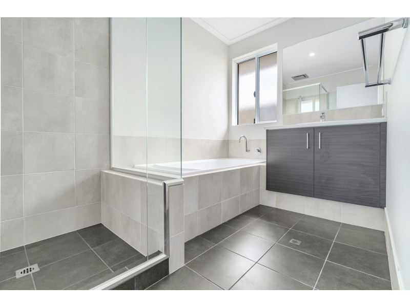 13 Beachcomber Hill, Glenfield WA 6532