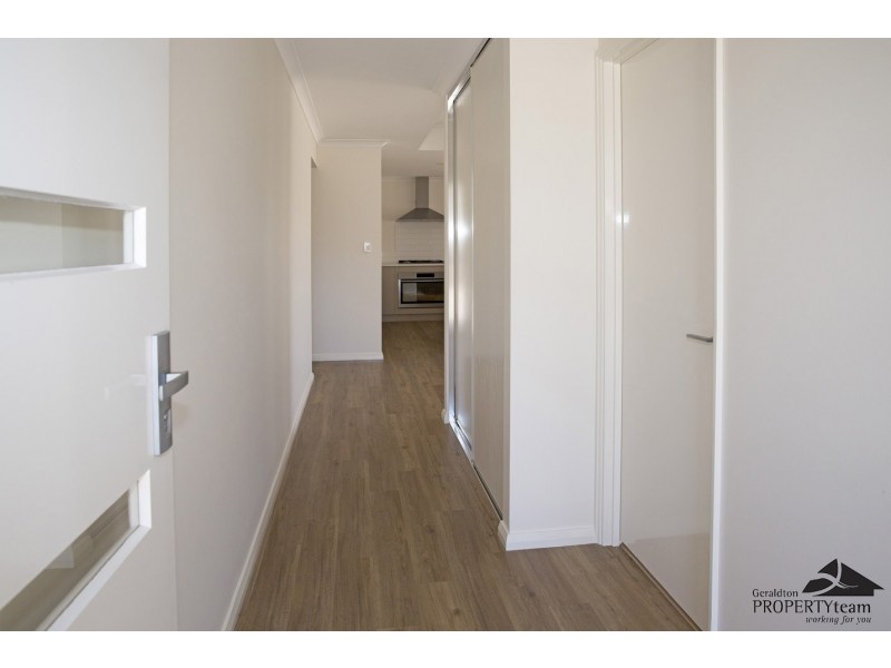 4/8 Stroud Street, Beachlands WA 6530