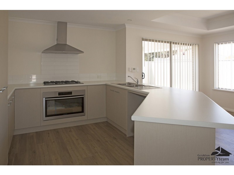 4/8 Stroud Street, Beachlands WA 6530