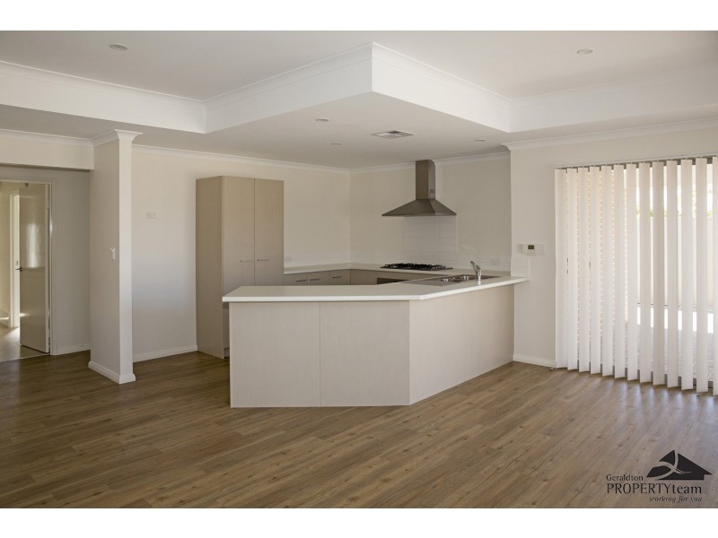 4/8 Stroud Street, Beachlands WA 6530