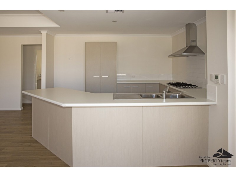 4/8 Stroud Street, Beachlands WA 6530