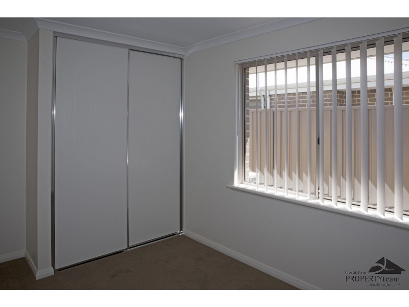 4/8 Stroud Street, Beachlands WA 6530