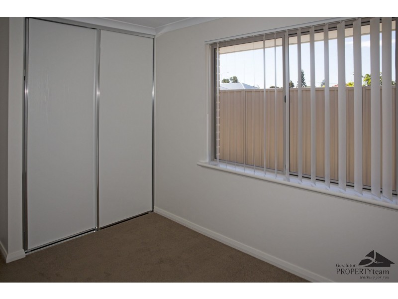 4/8 Stroud Street, Beachlands WA 6530