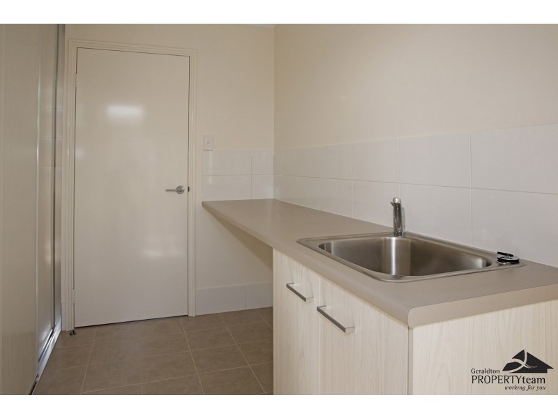 4/8 Stroud Street, Beachlands WA 6530